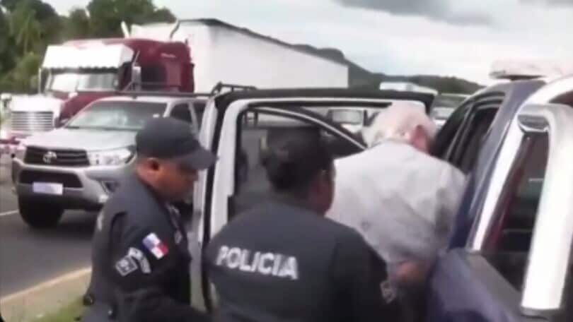 Colpi di pistola agli ambientalisti che bloccano il traffico: due morti