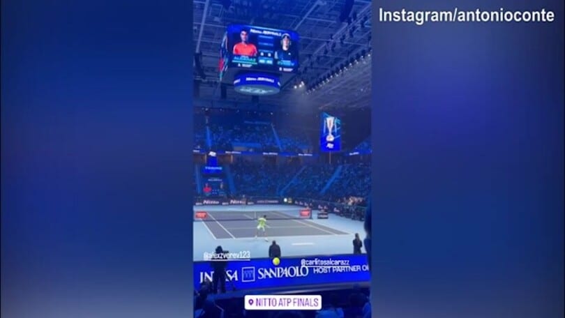 ATP Finals: Alcaraz e Zverev in campo, in tribuna Conte assiste alla sfida