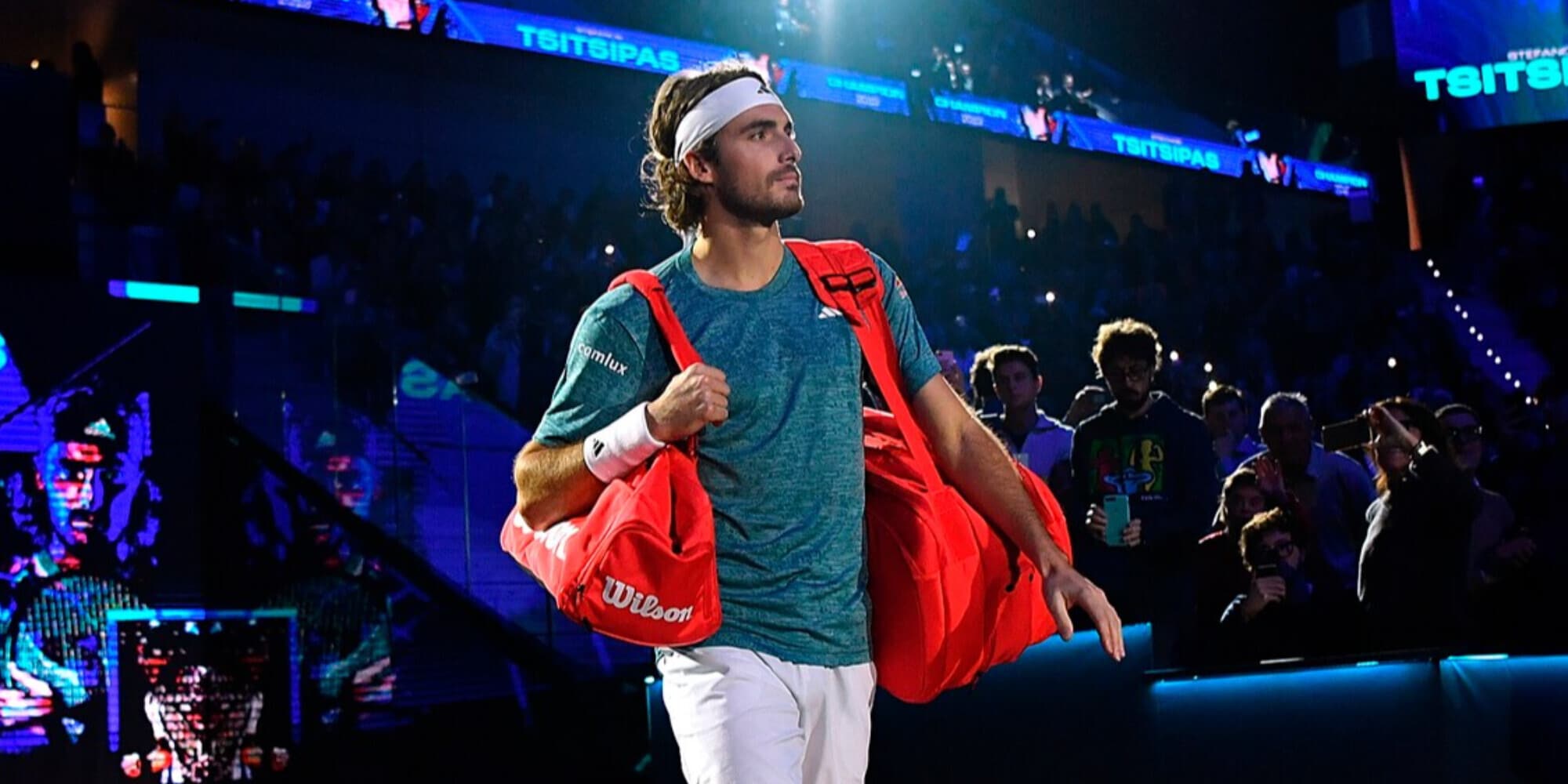 Tsitsipas: "Mi scuso con i tifosi. Il dolore alla schiena era troppo forte"