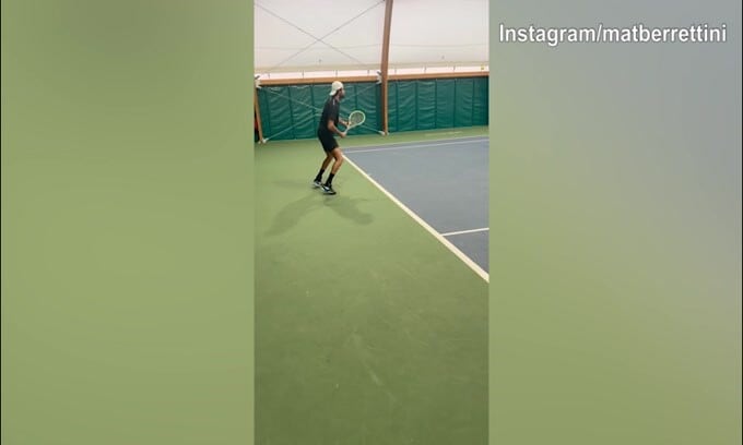 Tennis, Berrettini torna in campo per allenarsi