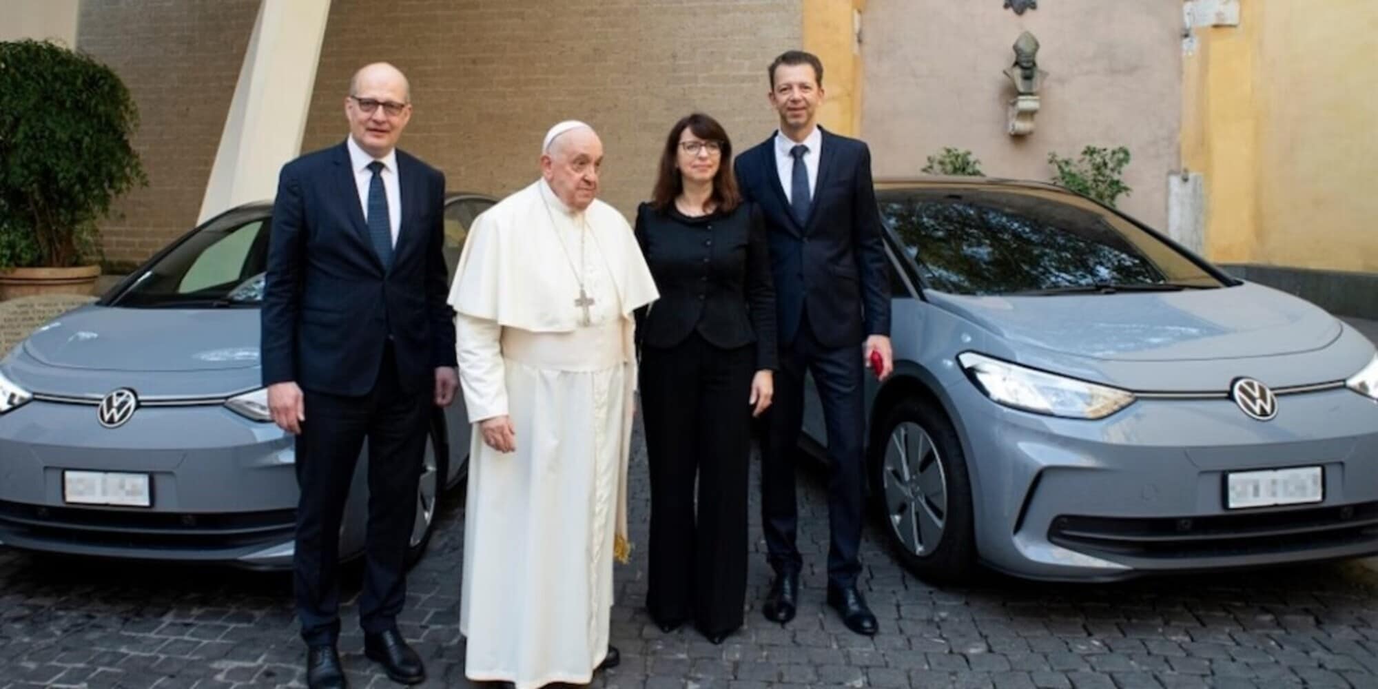 Wolksvagen, consegnate in Vaticano le prime Volkswagen ID.