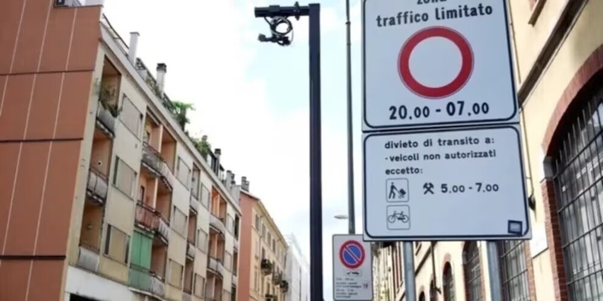 Entra nella Ztl per 103 volte: gli arrivano 13mila euro di multa