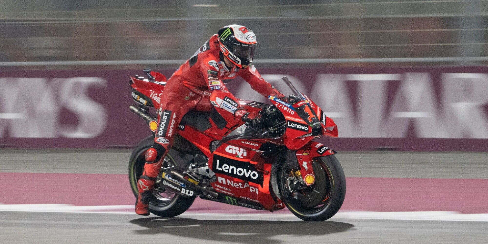 Bagnaia secondo in Qatar: c'è l'allungo su Martin. Vince Di Giannantonio