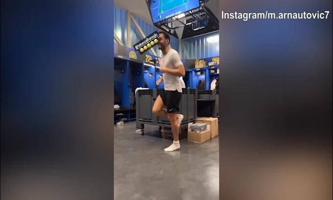 Calhanoglu, cosa fai? Show del turco nello spogliatoio!
