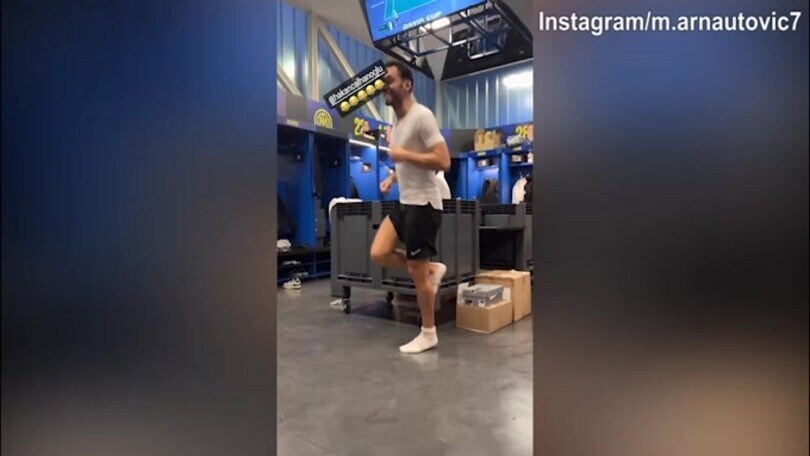 Calhanoglu, cosa fai? Show del turco nello spogliatoio!