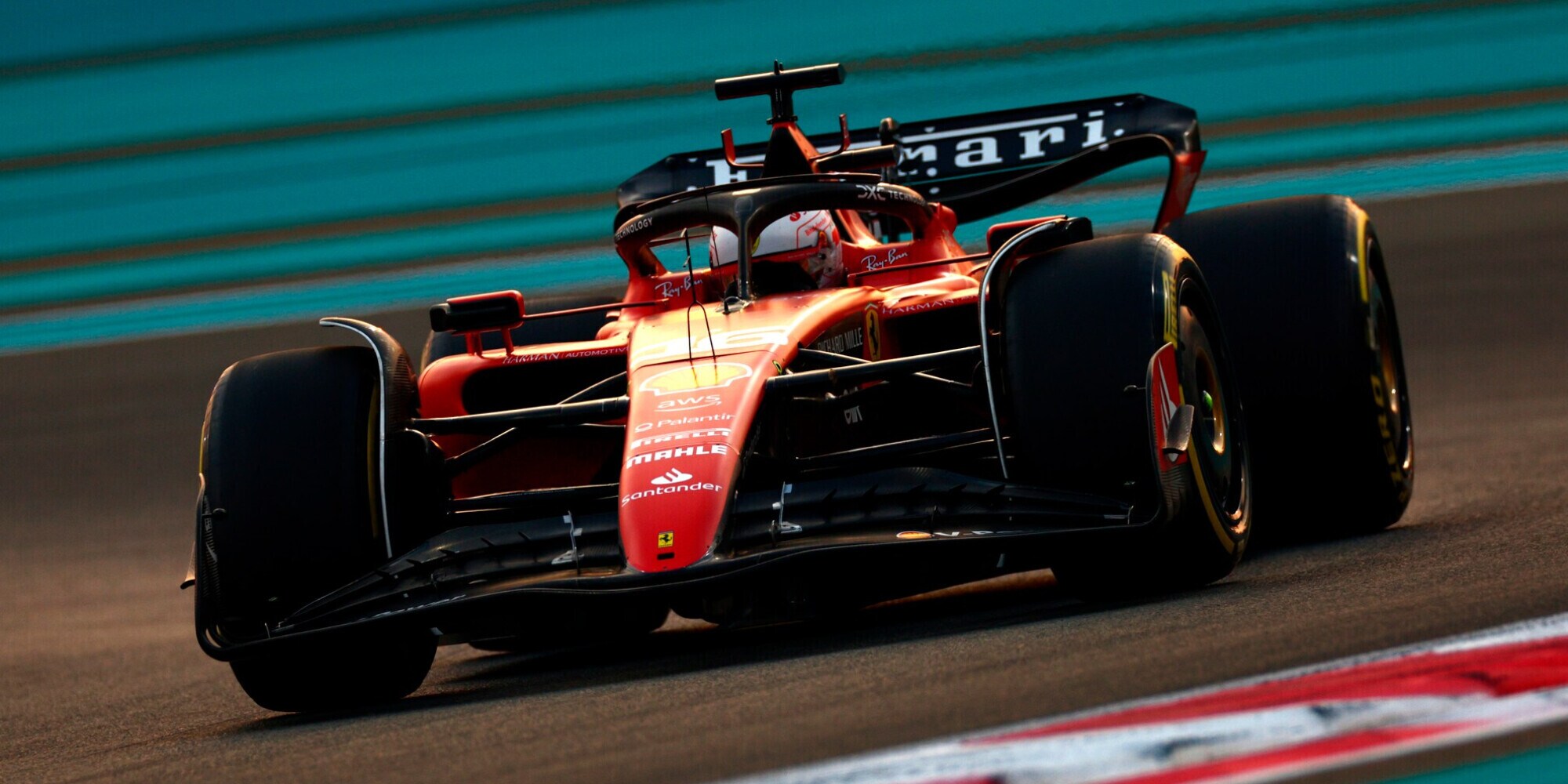 La Ferrari di Leclerc seconda ad Abu Dhabi, Verstappen in pole. Sainz 16°