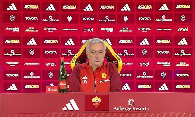 Mourinho: "Ho sentito ieri i Friedkin. Abbiamo parlato di contratto? No"