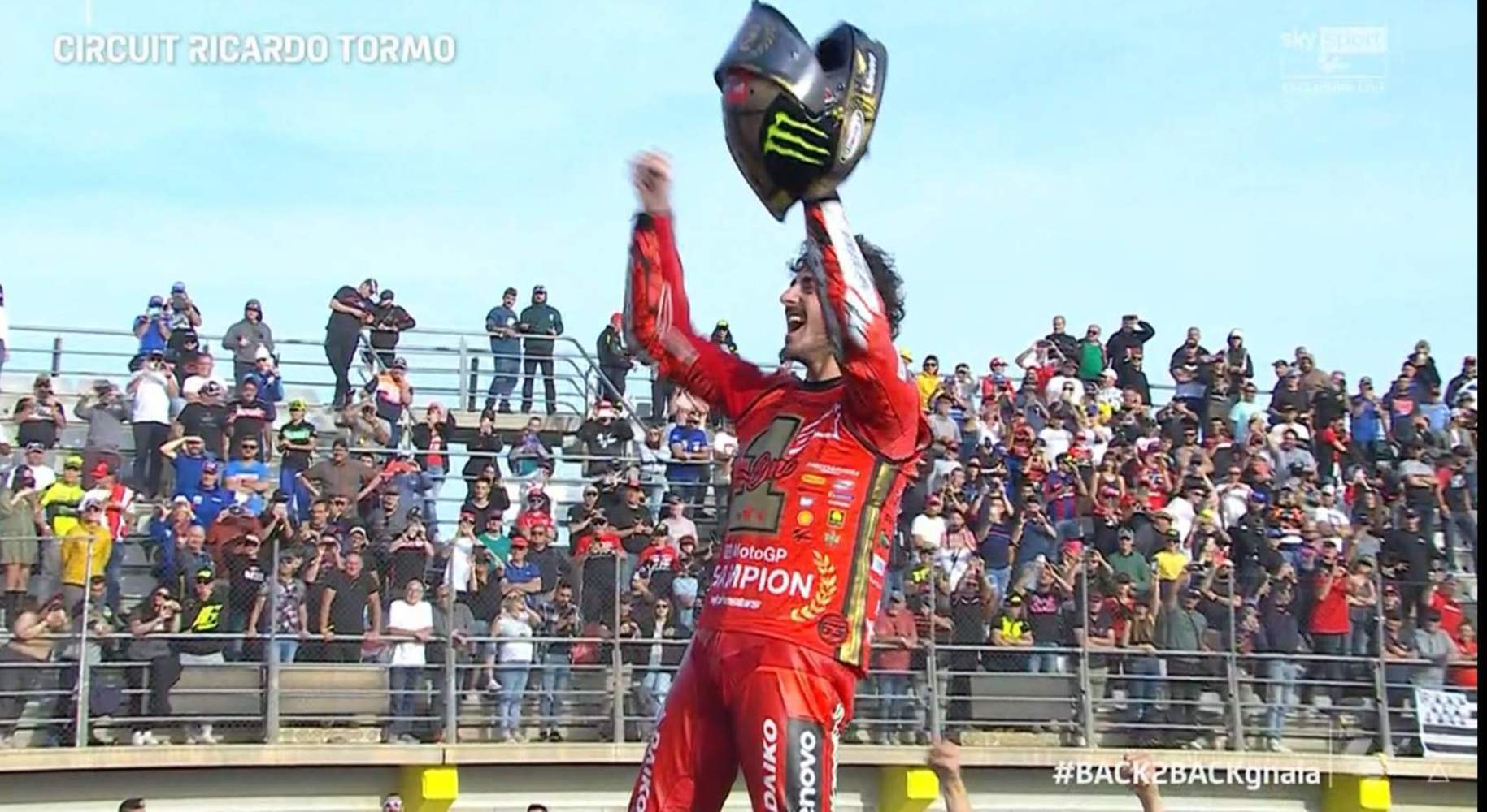MotoGP, Bagnaia campione del mondo: Martin cade e fa fuori anche Marquez!