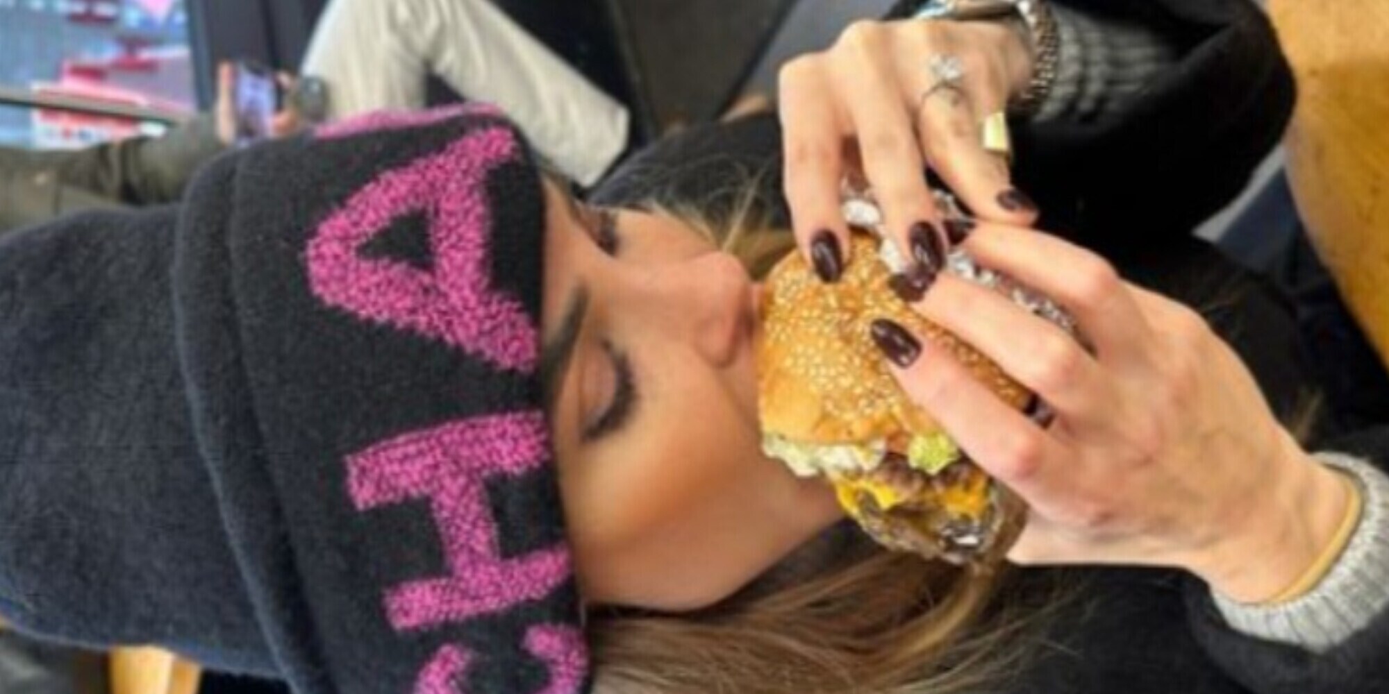 Ilary Blasi, la vita dopo Totti: hamburger nel fast food e nuovo anello
