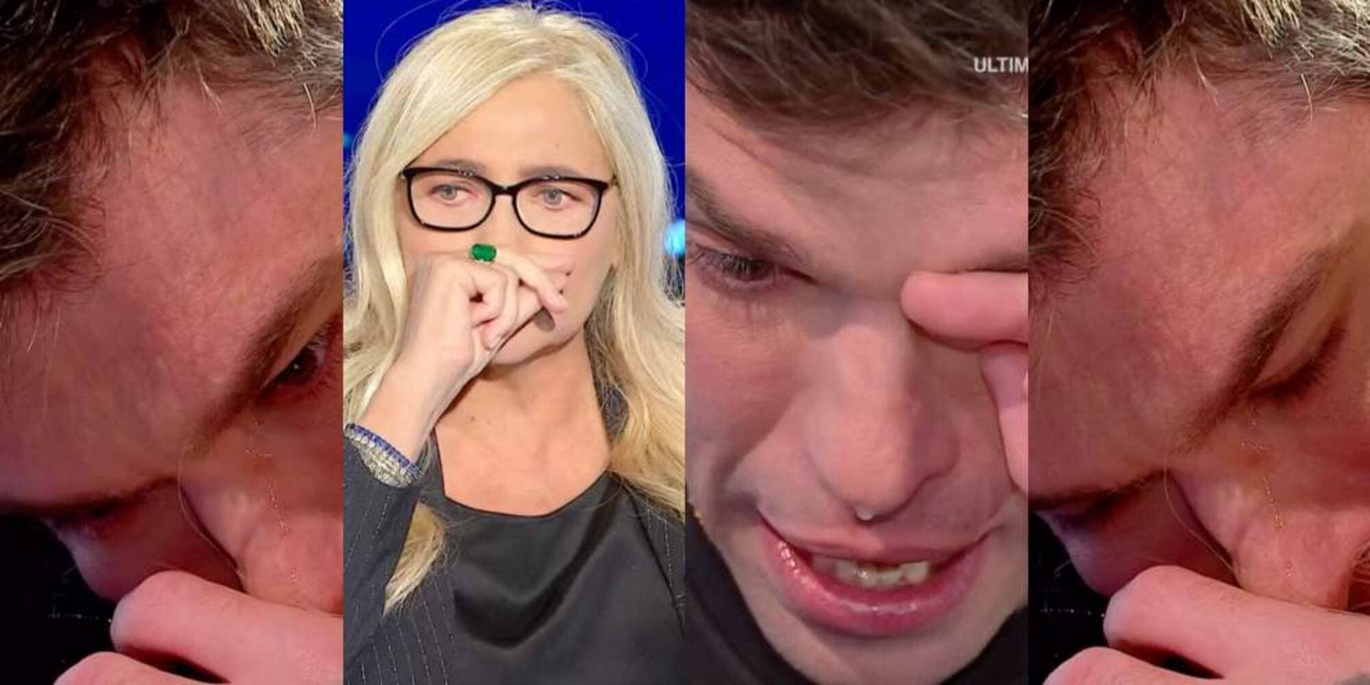 Fedez in lacrime: "Più di 7 psicofarmaci, non parlavo e non camminavo"