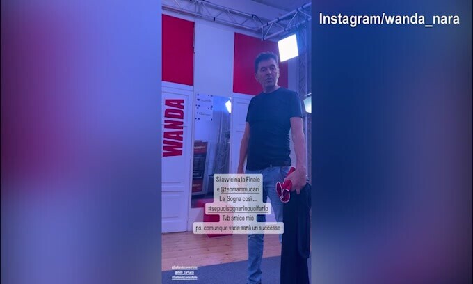 Teo Mammucari punzecchia Wanda: "Sei preoccupata perchè...."