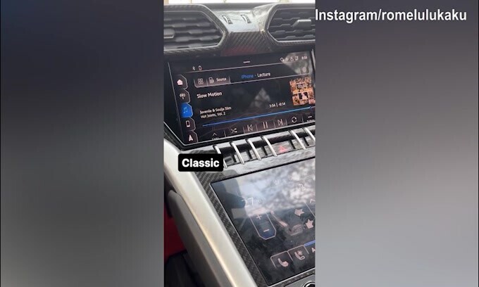Roma, Lukaku in auto ascolta il rapper Juvenile