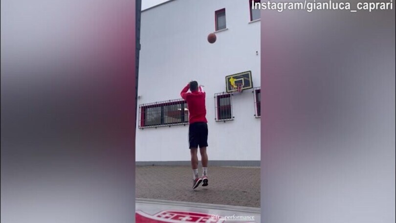 Monza, guarda Caprari: che tiratore anche..a basket