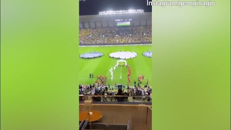 Georgina in tribuna assiste alla grande serata di CR7