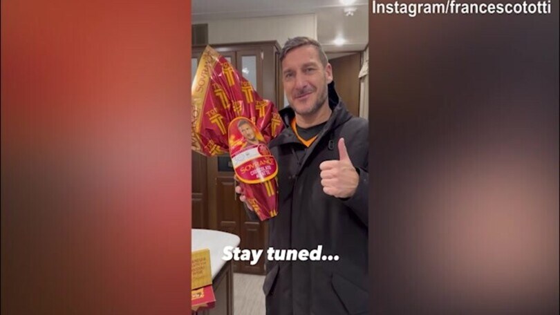 L'avviso di Totti ai fan: "Rimanete sintonizzati..."