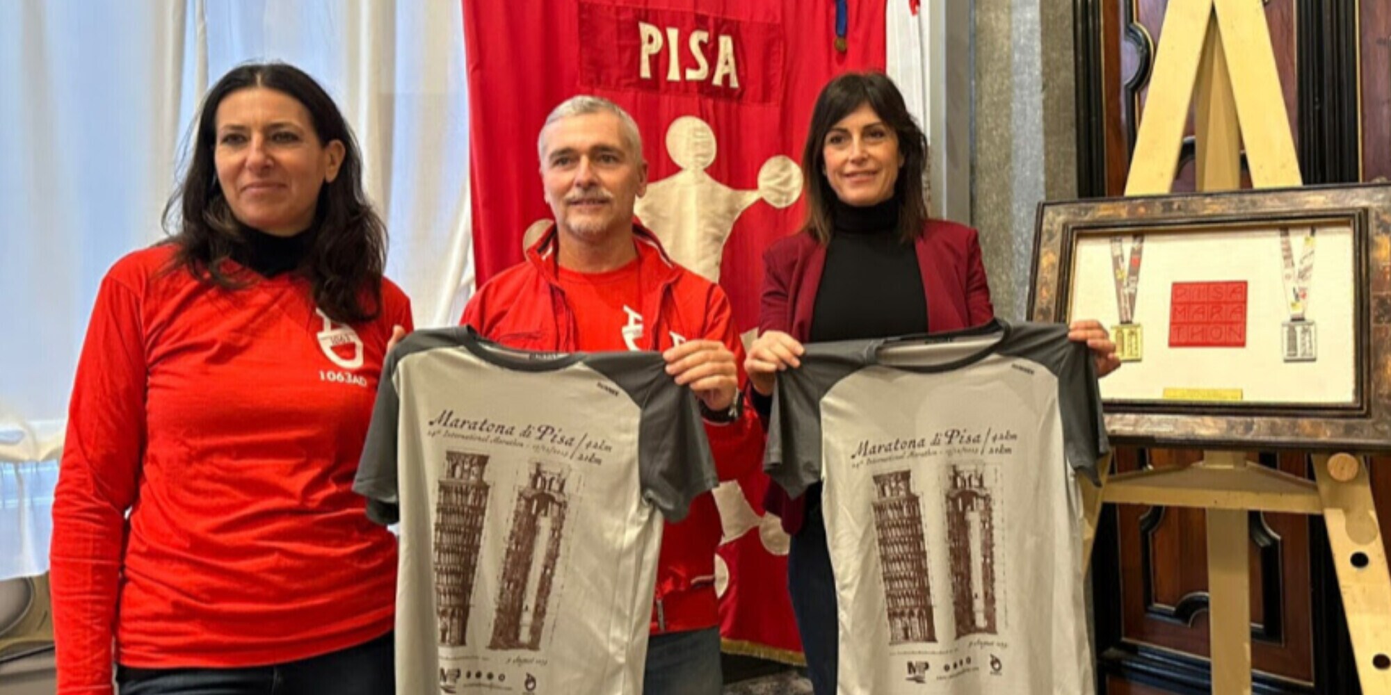 In 2600 al via per Maratona di Pisa. Si arriva sotto la Torre che compie 850 anni