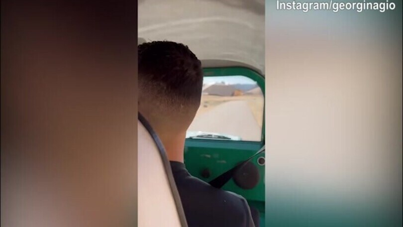 Georgina e CR7, giro insieme nel deserto