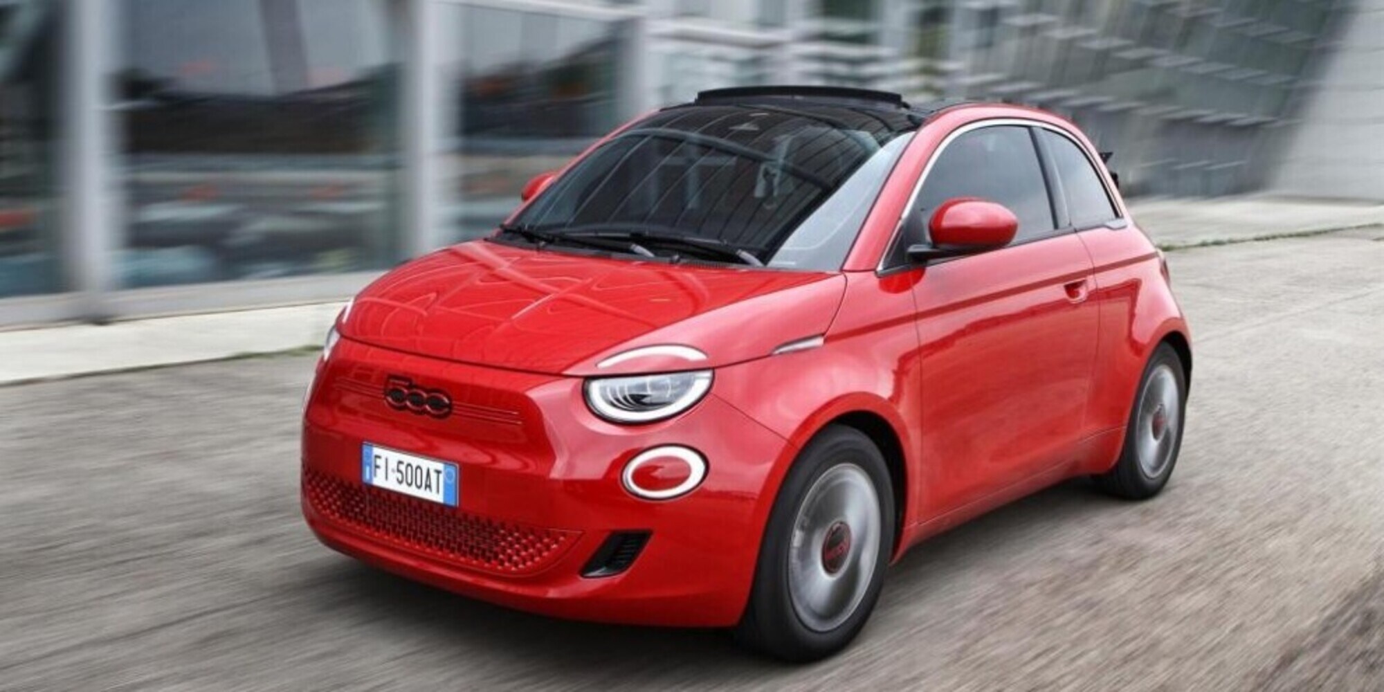 Si guasta la Fiat 500, ma il carro attrezzi arriva... dopo 18 giorni