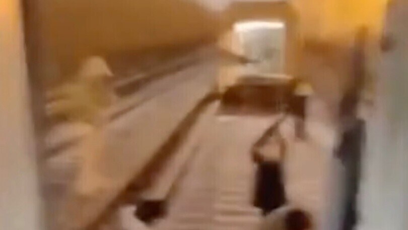 La metro del terrore a Pechino: il treno è in corsa e si stacca un vagone
