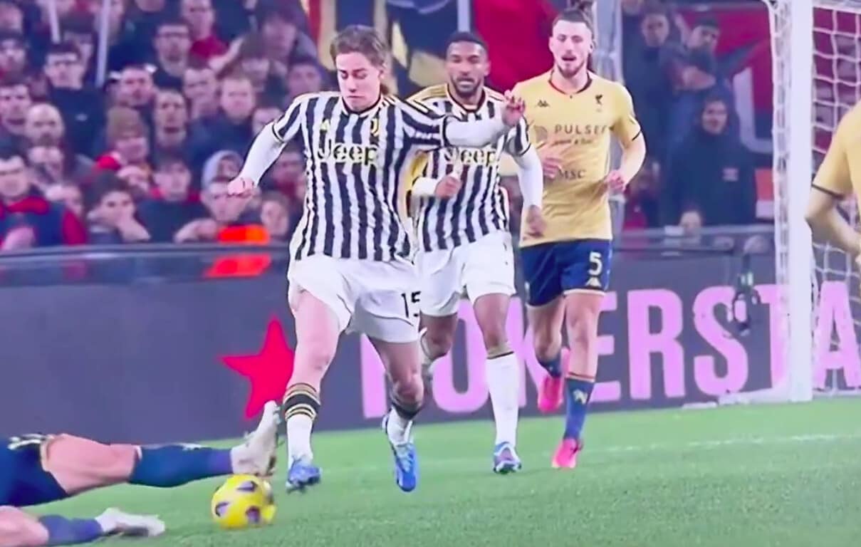 Malinovskyi killer su Yildiz: da rosso diretto, il Genoa protesta per il giallo...