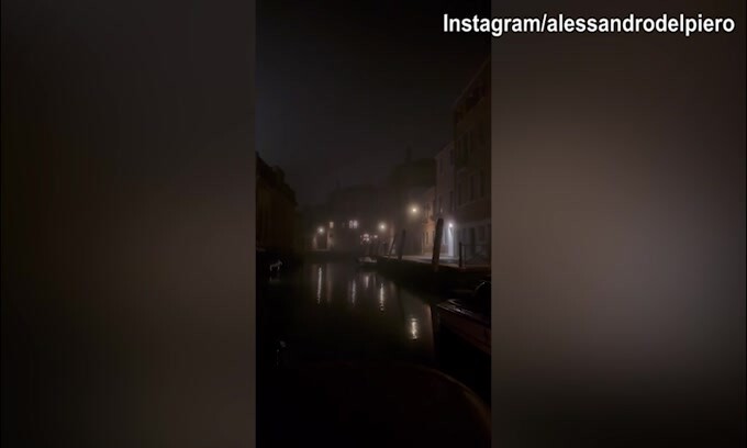 Alex Del Piero, passaggio da favola nel canale di Venezia