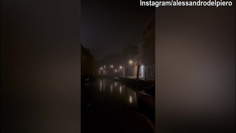 Alex Del Piero, passaggio da favola nel canale di Venezia