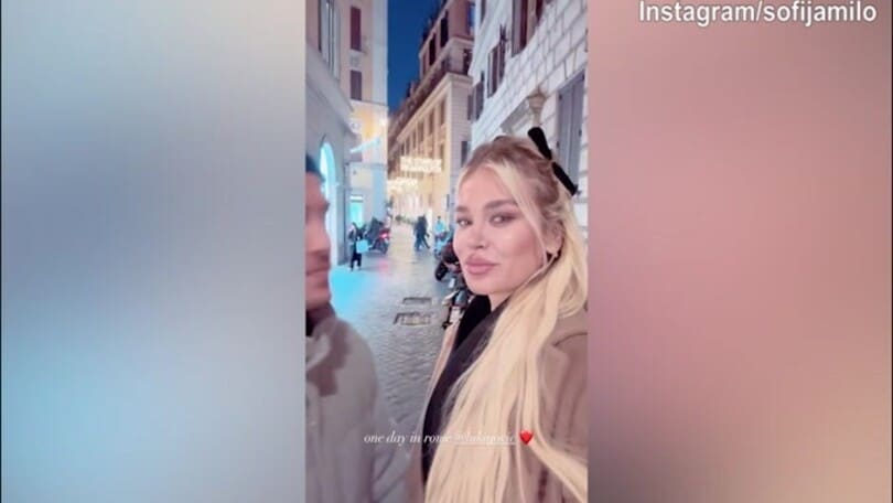 Jovic e Sofia, che bacio romantico a Roma!