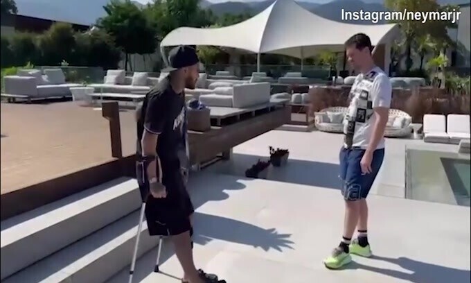 Urla e dolore, la riabilitazione di Neymar
