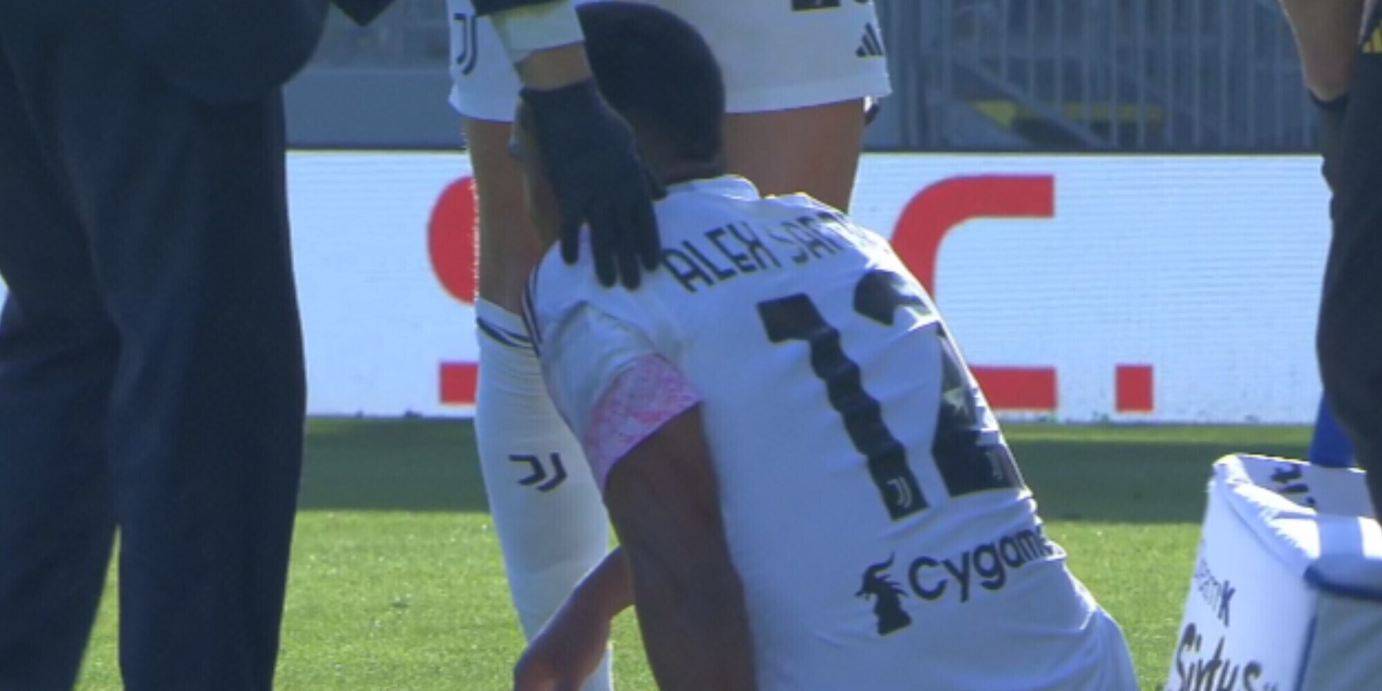 Alex Sandro infortunato: lascia Frosinone-Juve, dentro Gatti