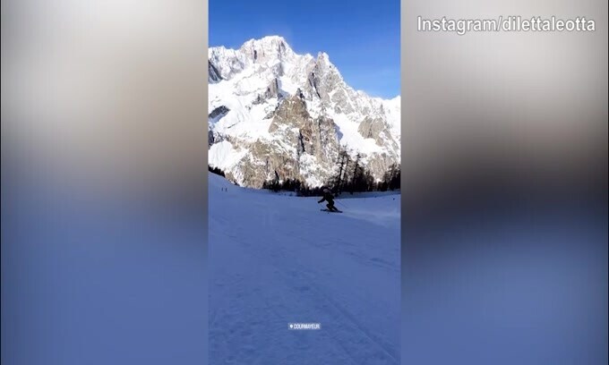 Diletta Leotta con gli sci sulla neve di Courmayeur