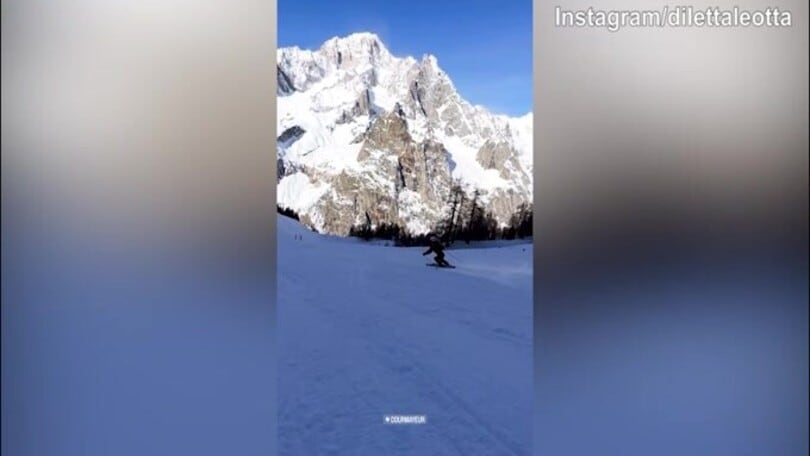 Diletta Leotta con gli sci sulla neve di Courmayeur
