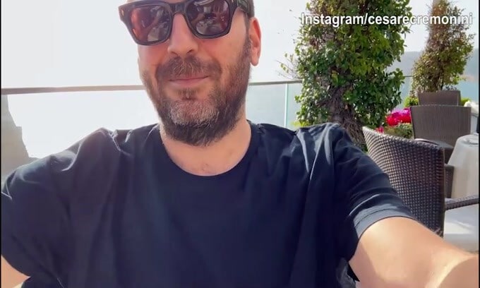 Cremonini scherza: "Natale a Napoli in maniche corte, un nuovo film"