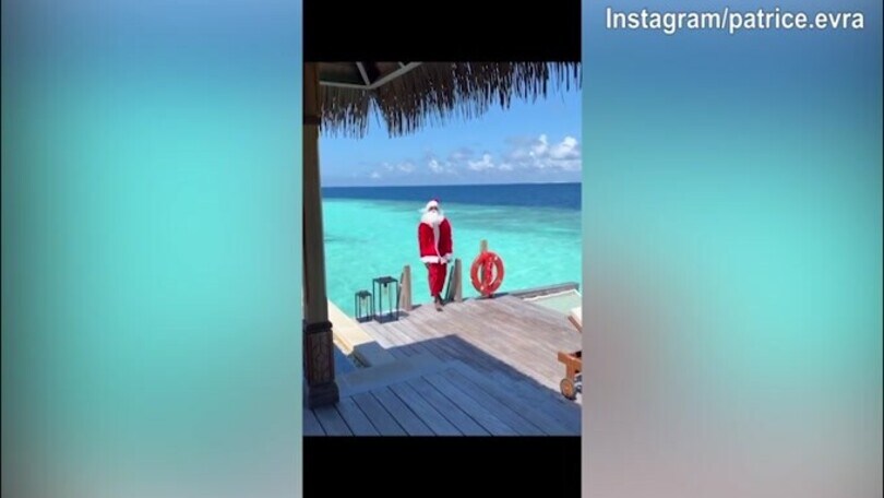 Evra, solita pazzia: tuffo in acqua vestito da...Babbo Natale