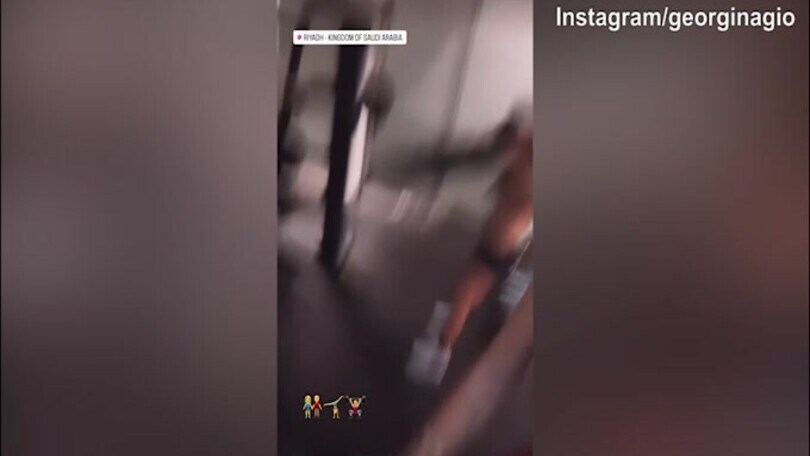 Georgina, scollatura da urlo e super allenamento con CR7