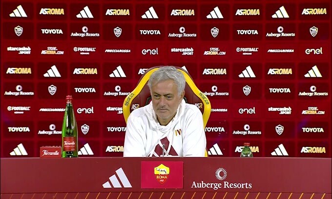 Mourinho: "Dybala è a disposizione"