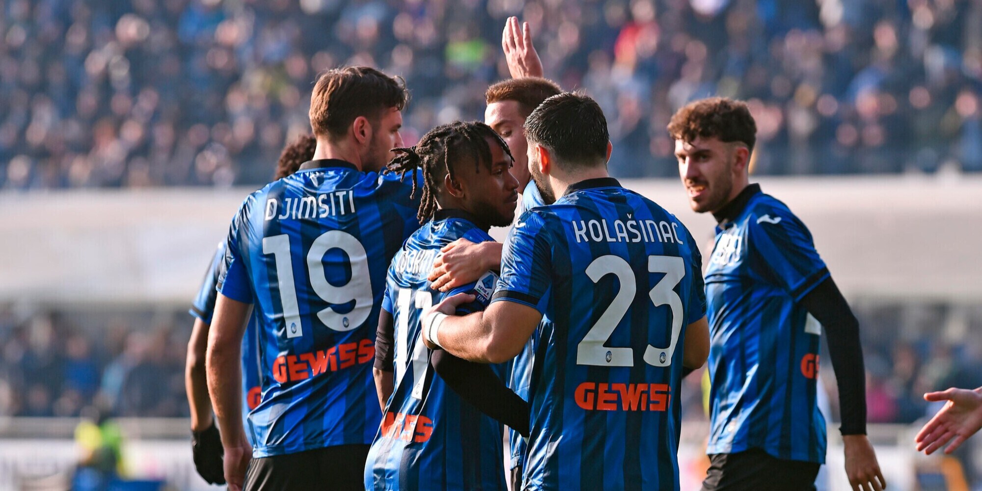 Lookman segna, Carnesecchi para: l'Atalanta batte il Lecce e sorpassa il Napoli