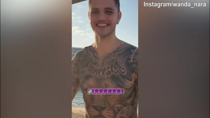 Vacanze tra mare, canti e balli per Wanda Nara e Icardi