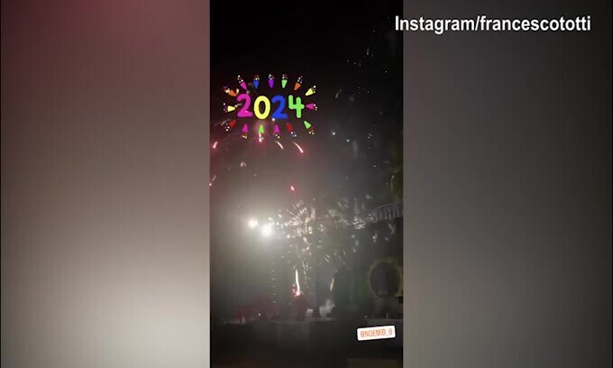 Totti e Noemi alle Maldive per festeggiare il 2024