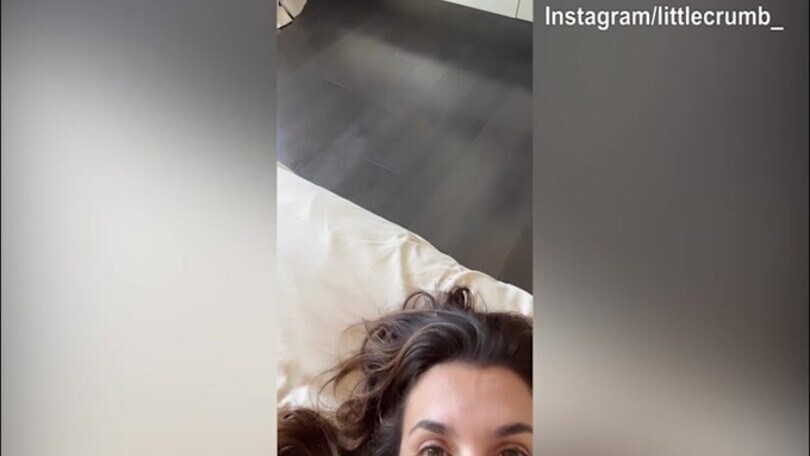 Sotto i baffi se la ride....Elisabetta Canalis