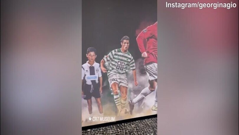 Museo CR7, gigantografia del portoghese con la maglia della Juve