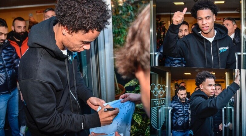 Inter, è il giorno di Buchanan: selfie e autografi per il canadese a Milano