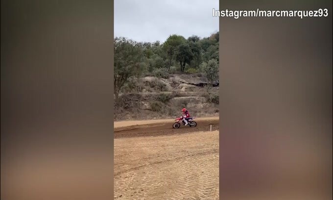 Motocross e divertimento per Marc Marquez