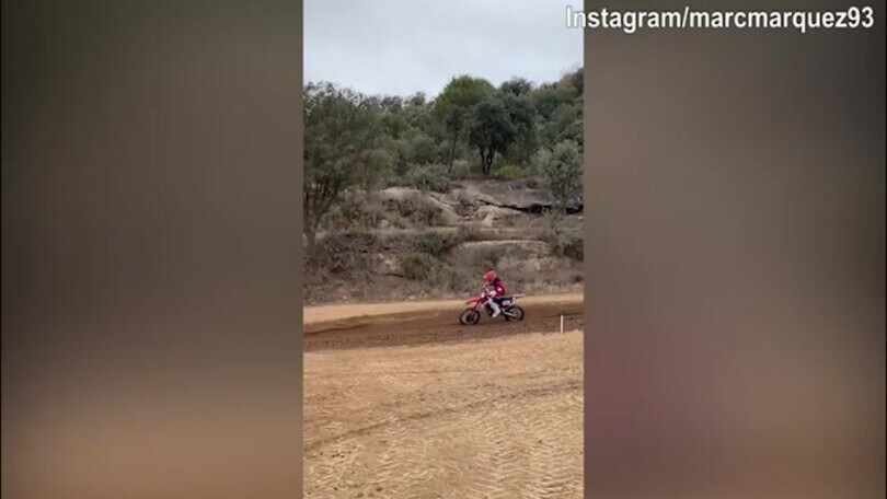 Motocross e divertimento per Marc Marquez