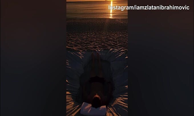 Il messaggio social di Ibra: "Bagno ghiacciato all'alba"
