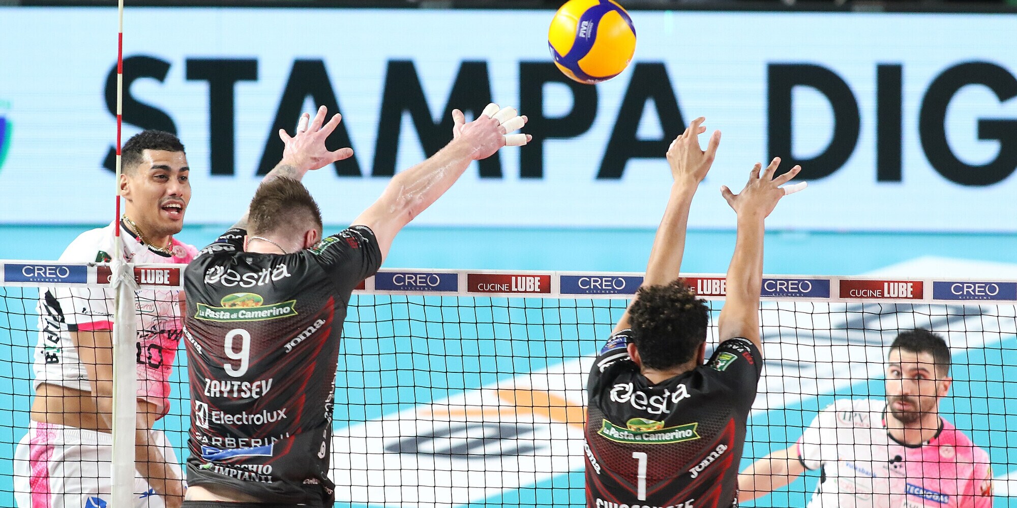 Civitanova supera in tre set Padova