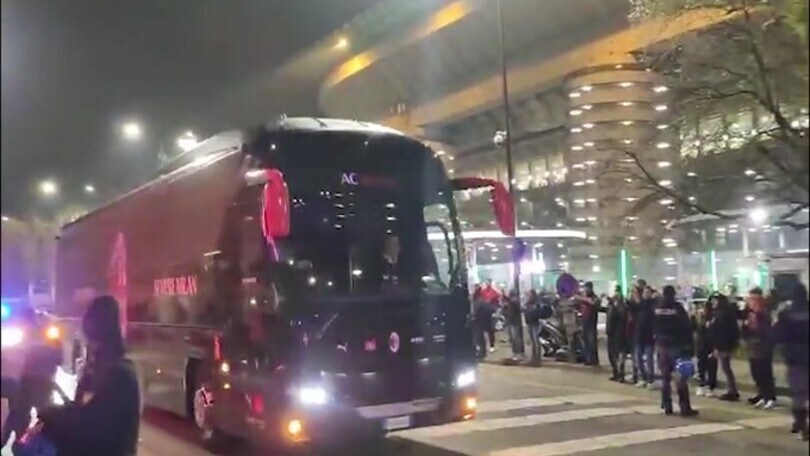 Milan-Roma, a San Siro arriva il pullman rossonero
