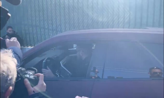 De Rossi, arrivo a Trigoria tra gli applausi dei tifosi