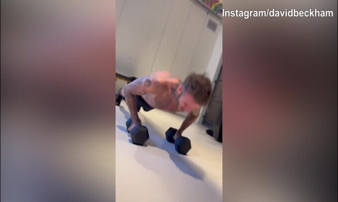 Il fisico di Beckham fa impazzire i social
