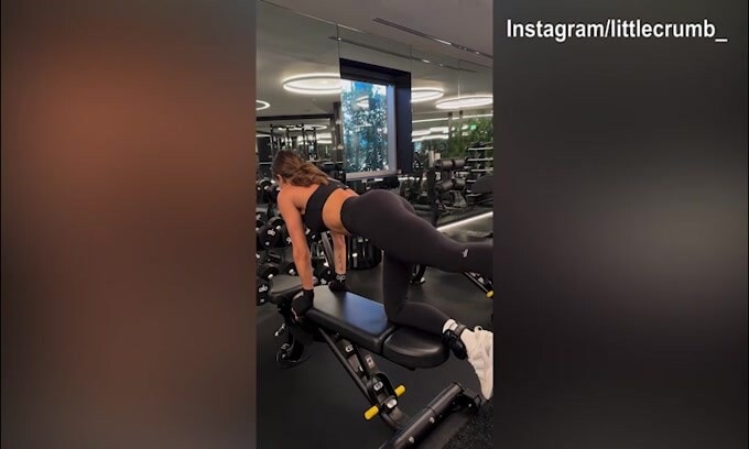 Elisabetta Canalis, super forza in allenamento