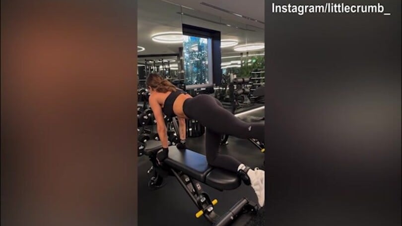 Elisabetta Canalis, super forza in allenamento